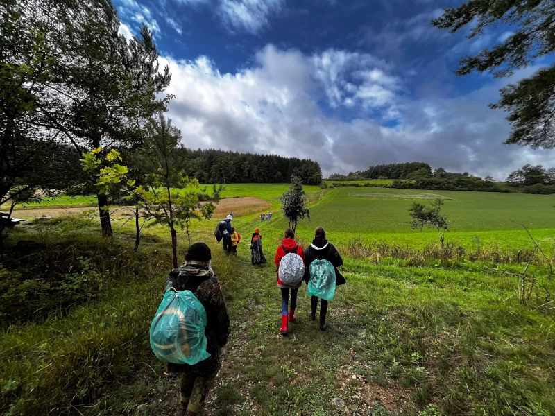 Wanderung zum Schwimmbad
